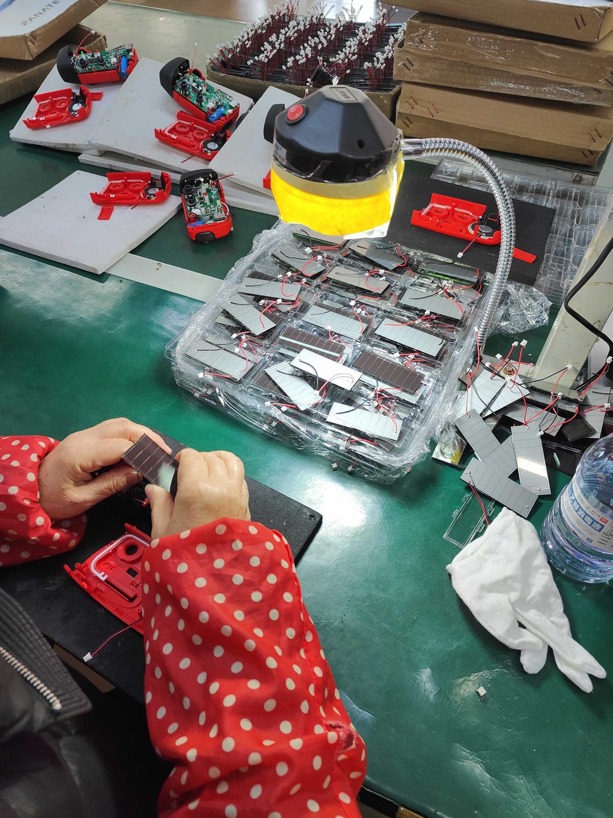 Solar panel module assembly for portable solar chargers